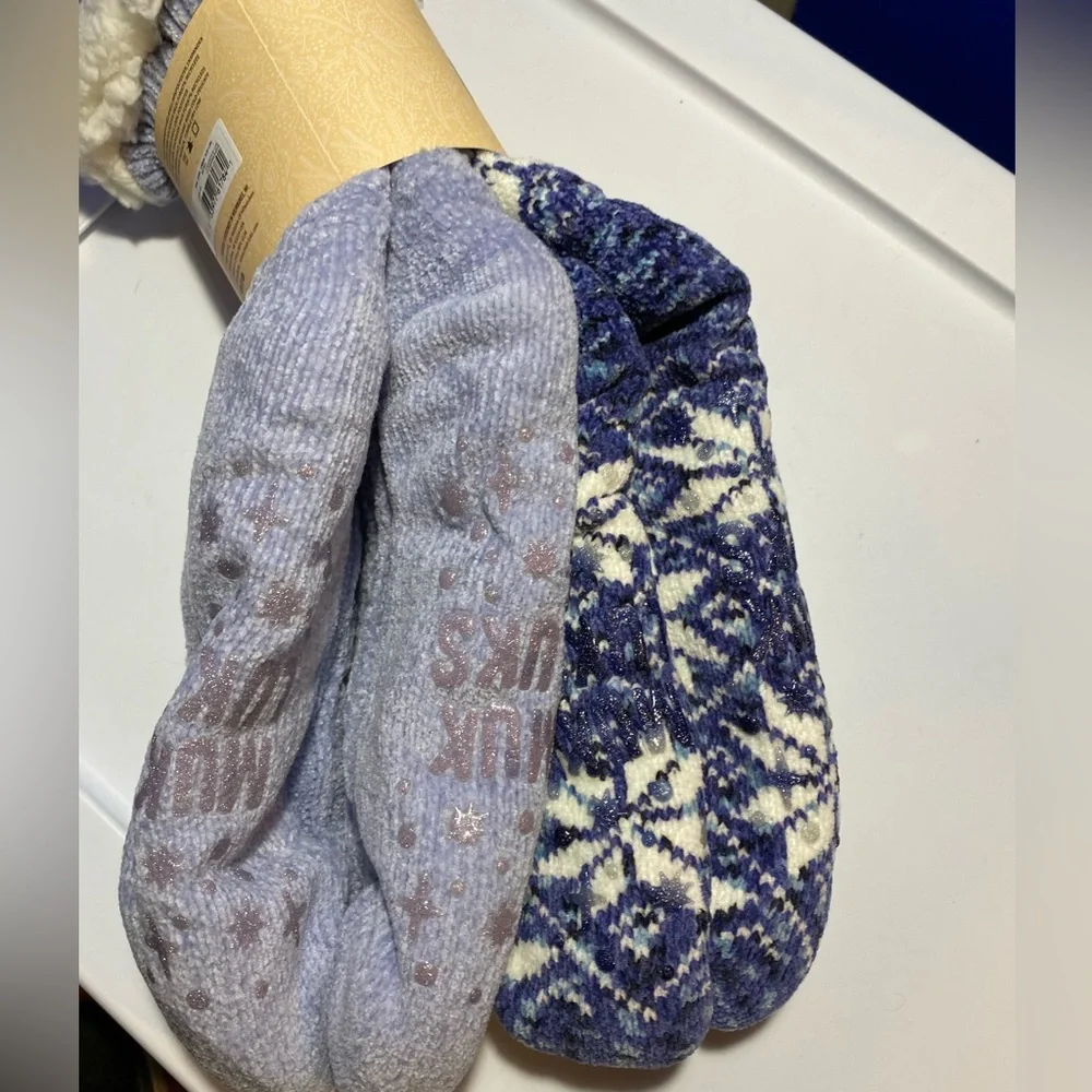 Muk Luks, Cabin socks Blue Snowflakes & Blue/Purple Colors, Size L/XL